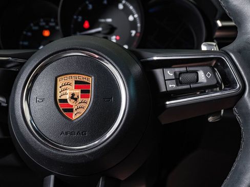 Certified 2024 Porsche Macan AWD/4WD image 19