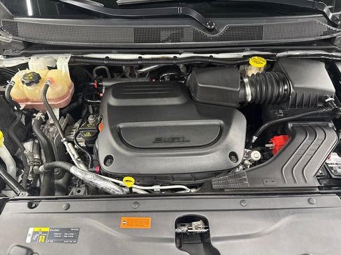 Used 2019 Chrysler Pacifica Limited image 23