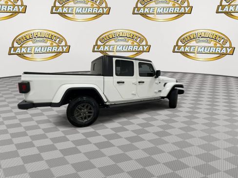 Used 2024 Jeep Gladiator Sport AWD/4WD image 3