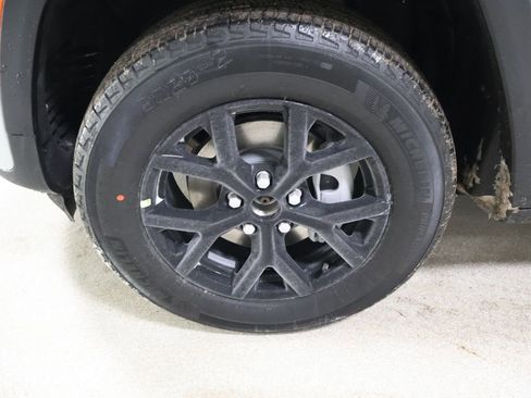 New 2026 Jeep Grand Cherokee Laredo image 6