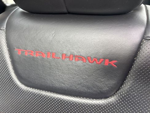 Used 2020 Jeep Cherokee Trailhawk image 14