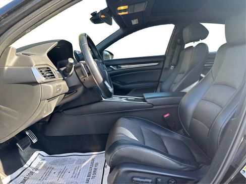 Used 2018 Honda Accord Sport image 11