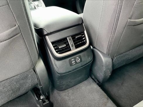 Used 2024 Subaru Outback Premium AWD/4WD image 11