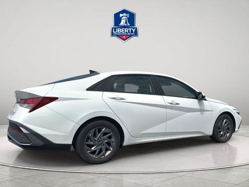 Used 2024 Hyundai Elantra SEL FWD image 12