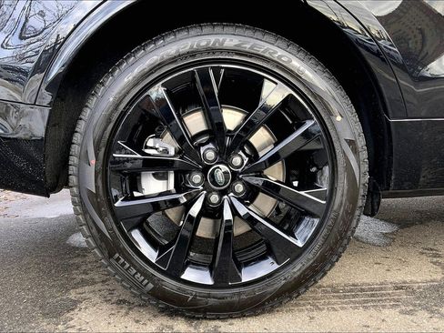 New 2026 Land Rover Discovery Limited Edition image 11