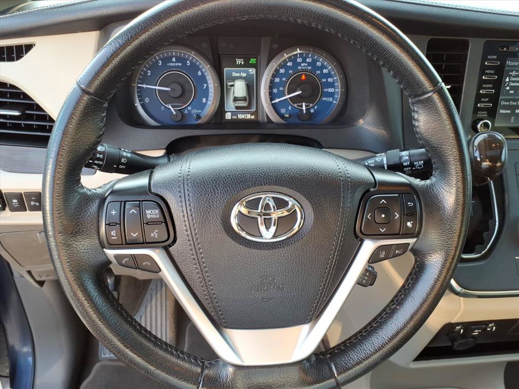Used 2019 Toyota Sienna XLE w/ XLE Navigation Package FWD image 27