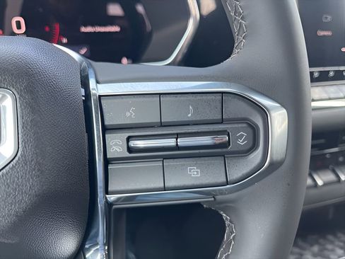 New 2025 GMC Canyon Elevation w/ Convenience Package image 17