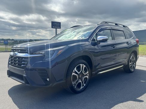 Used 2023 Subaru Ascent Limited w/ Technology Package AWD/4WD image 8