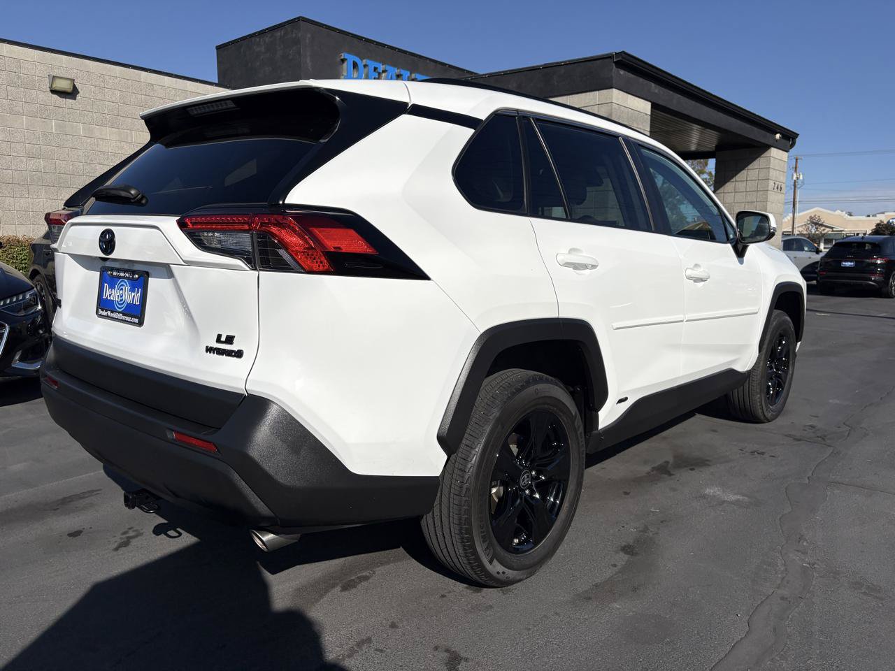 Used 2024 Toyota RAV4 LE AWD/4WD image 7