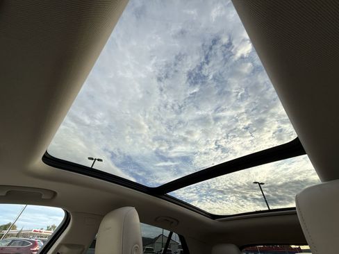 Used 2023 Buick Envision Avenir image 19