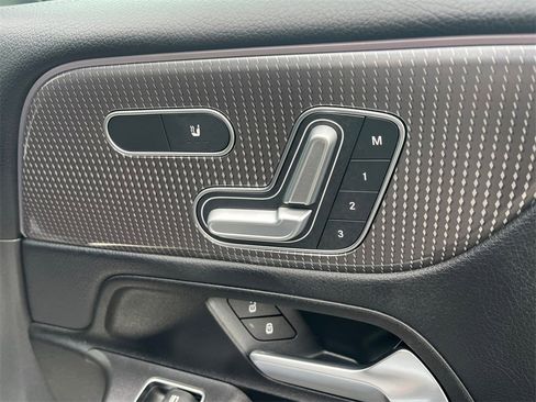 Certified 2022 Mercedes-Benz GLB 250 4MATIC image 16