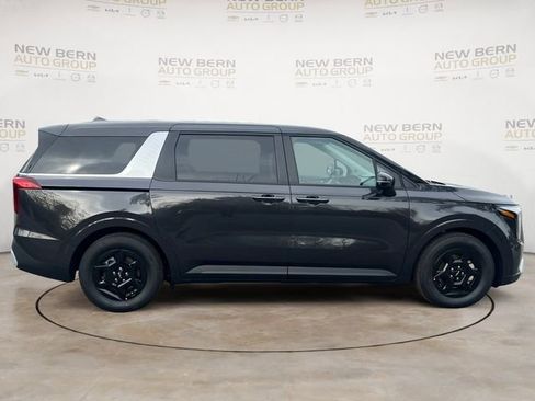 New 2026 Kia Carnival FWD image 6