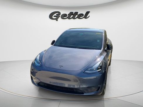 Used 2023 Tesla Model Y Long Range AWD/4WD image 2
