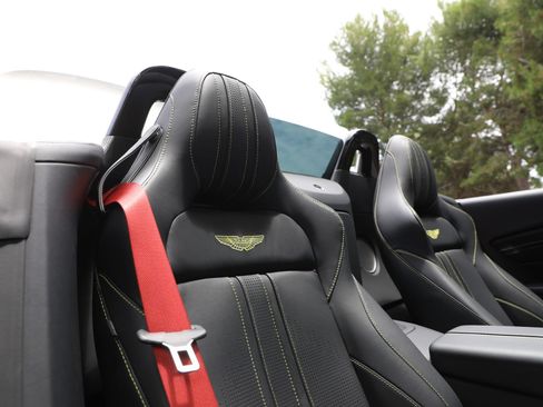 Used 2023 Aston Martin V8 Vantage Roadster RWD image 19