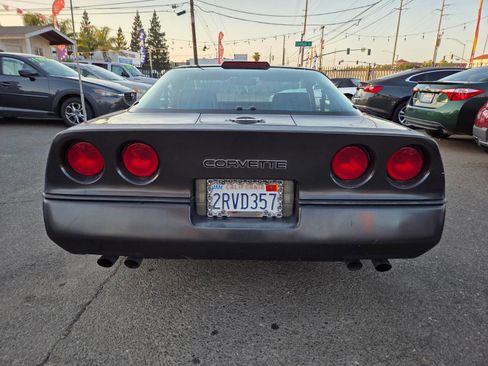 Used 1989 Chevrolet Corvette Coupe image 3