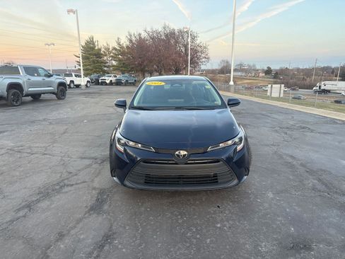 Used 2023 Toyota Corolla LE image 2