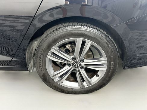 Used 2024 Volkswagen Jetta SE image 11