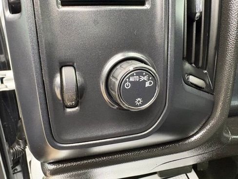 Used 2019 Chevrolet Silverado 2500 W/T image 11
