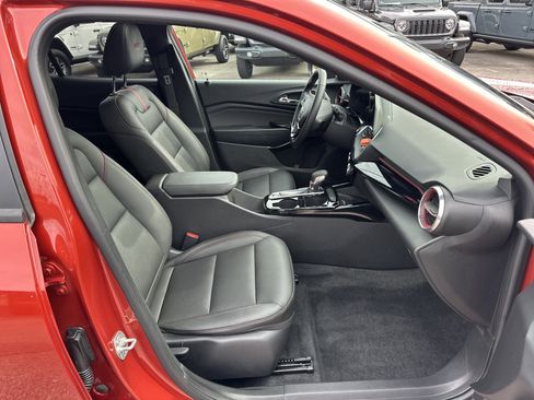 Used 2024 Chevrolet Trax RS w/ Sunroof Package image 13