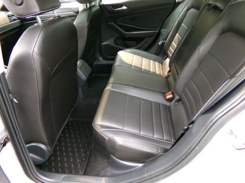 Used 2023 Volkswagen Jetta SE w/ Panoramic Sunroof Package FWD image 17