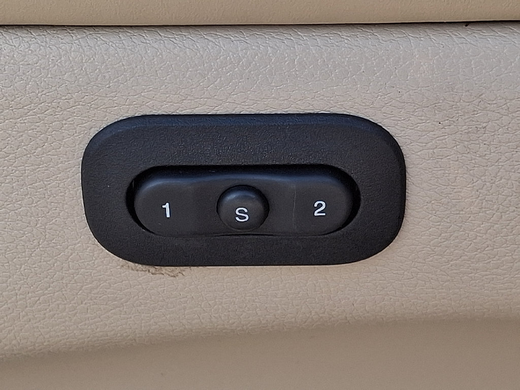 Used 2012 Jeep Grand Cherokee Overland AWD/4WD image 28