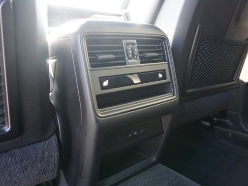 Certified 2024 Porsche Cayenne AWD/4WD image 16