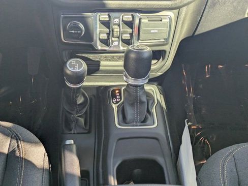 New 2025 Jeep Gladiator Sport image 17