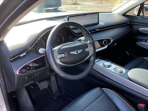 Used 2023 Genesis GV70 2.5T w/ Advanced Package image 18