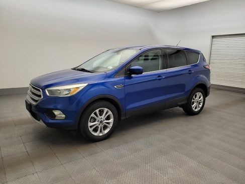 Used 2017 Ford Escape SE FWD image 2