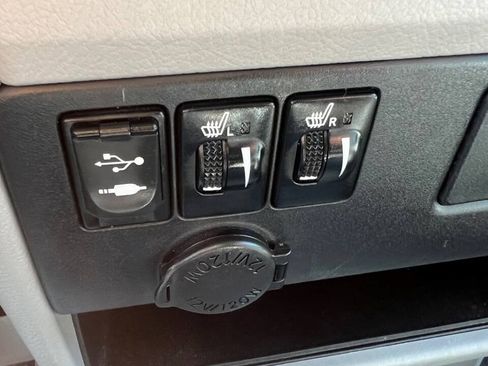 Used 2015 Toyota Sienna XLE FWD image 17