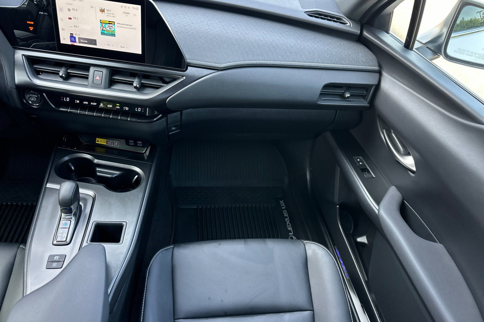 Certified 2025 Lexus UX 300h FWD w/ Accessory Package (Z2) image 30