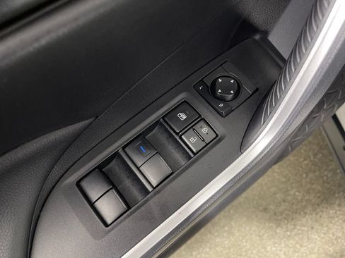 Used 2021 Toyota RAV4 LE AWD/4WD image 16