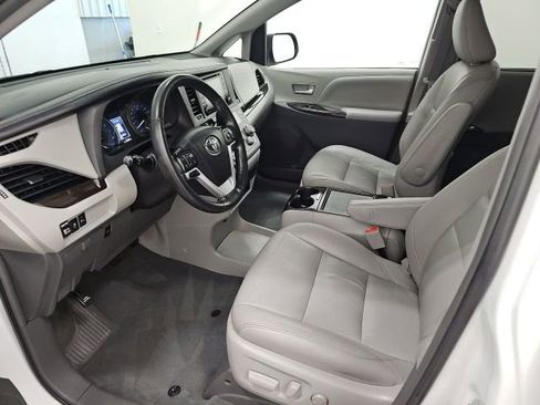 Used 2019 Toyota Sienna XLE w/ XLE Navigation Package image 13