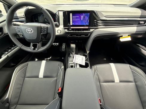 New 2026 Toyota Camry Hybrid FWD image 18