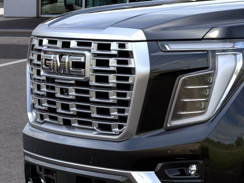 New 2026 GMC Yukon Denali w/ Advanced Technology Package AWD/4WD image 13