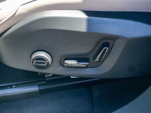 Certified 2026 Volvo XC60 B5 Plus w/ Climate Package PRO AWD/4WD image 24