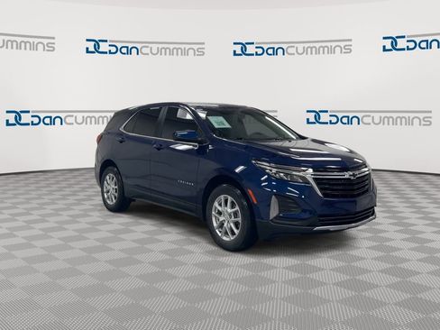 Used 2022 Chevrolet Equinox LT image 2