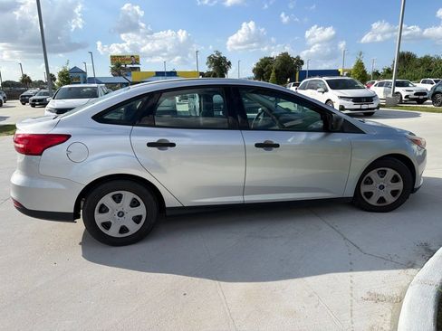 Used 2017 Ford Focus S FWD image 4