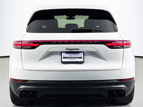 Used 2023 Porsche Cayenne Platinum Edition image 3