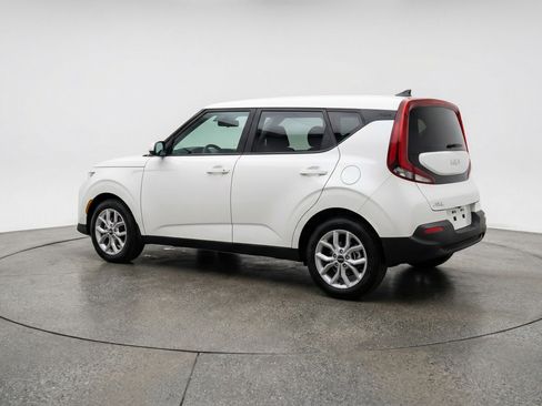 Used 2025 Kia Soul LX w/ LX Technology Package image 6