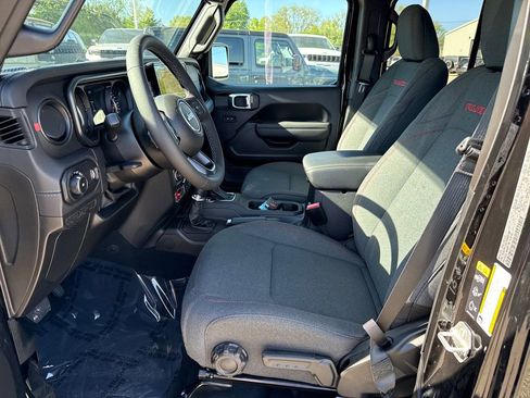 New 2026 Jeep Wrangler Unlimited Rubicon w/ Whitecap Package AWD/4WD image 9