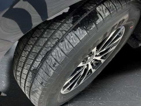 Used 2025 Ford Expedition Platinum image 31