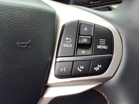 Used 2025 Ford Explorer Active AWD/4WD image 21