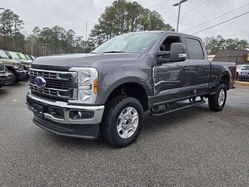 Used 2025 Ford F250 XLT AWD/4WD image 3