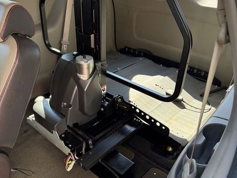 Used 2017 Kia Sedona LX w/ LX Essentials Premium Package image 12