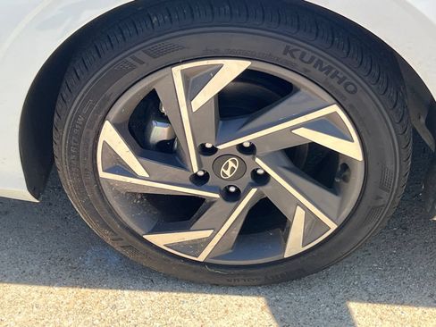 Certified 2025 Hyundai Elantra Sport FWD image 11