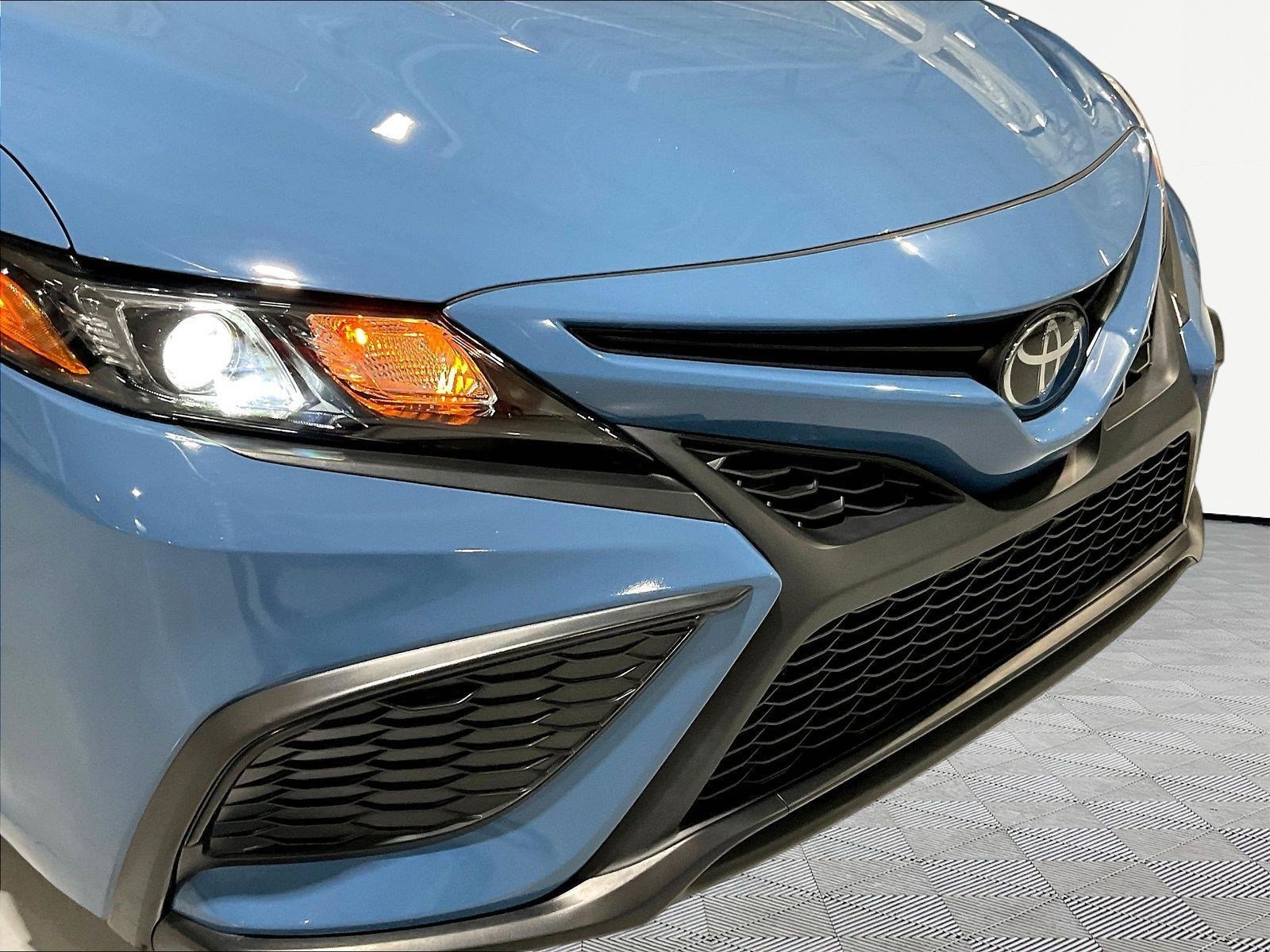 Used 2023 Toyota Camry SE w/ Cold Weather Package FWD image 32