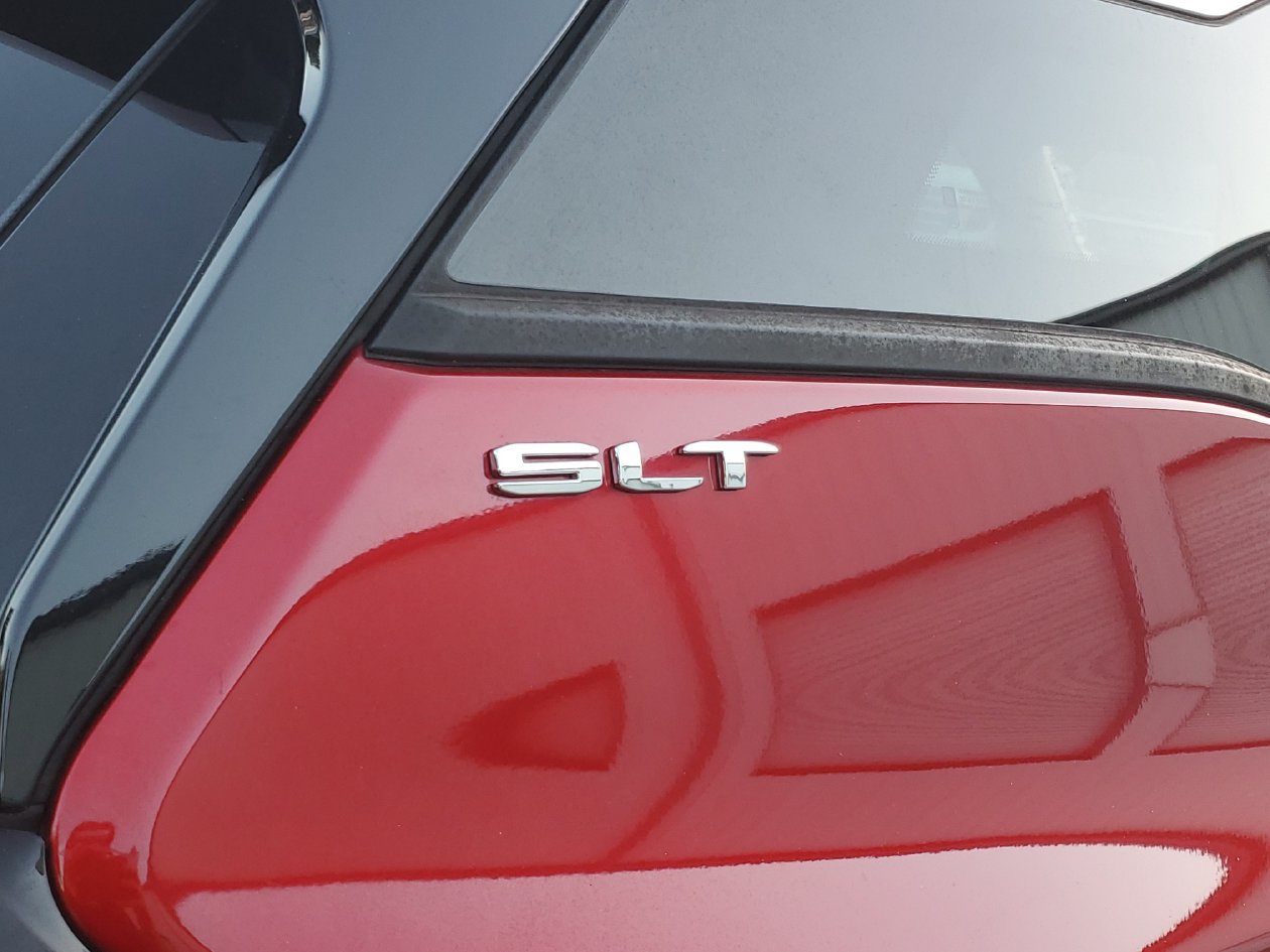 Used 2024 GMC Terrain SLT w/ Infotainment Package II FWD image 8