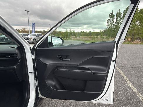 Certified 2024 Hyundai Kona SEL AWD/4WD image 17