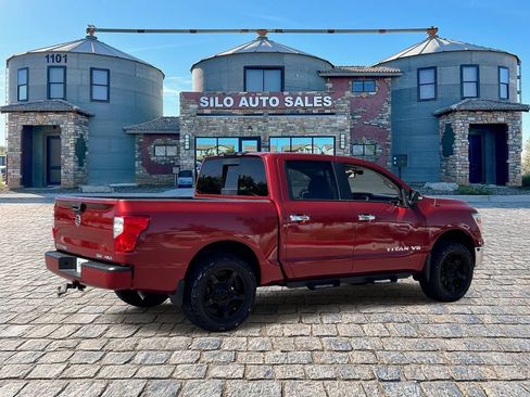 Used 2018 Nissan Titan SV w/ SV Convenience Package AWD/4WD image 5
